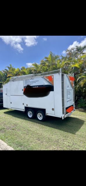 Fully enclosed trailer